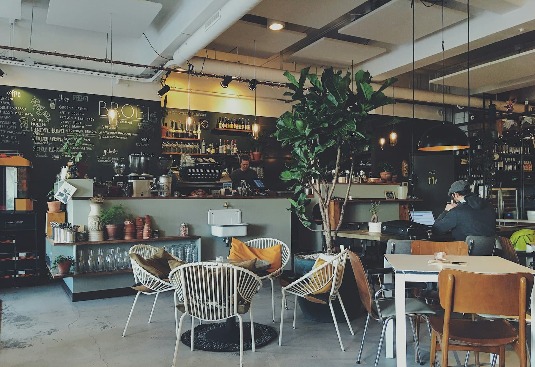 Roast District — Поділ, Поділ